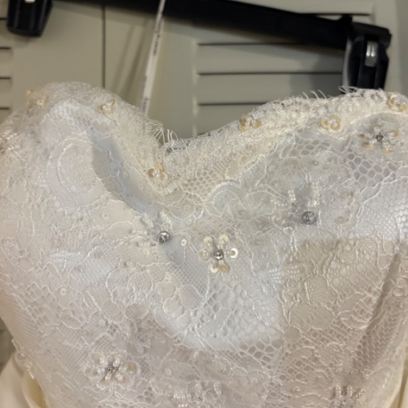 Saison Blanche Ivory A-line Sweep Train Wedding Dress Style B3135 Size 10 NWT - Picture 4 of 8